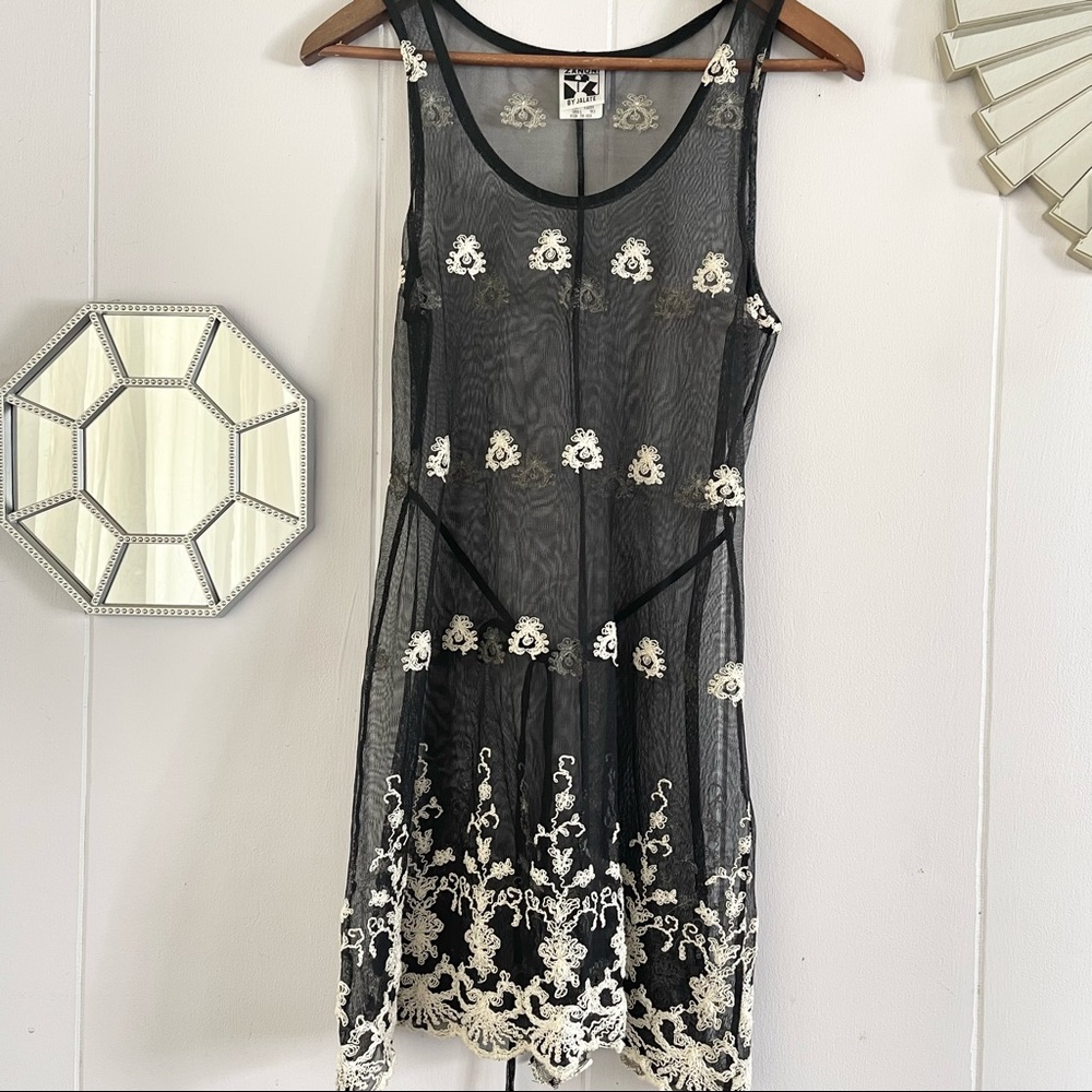 Vintage Y2K Sheer Black & White Embroidered Floral Tunic